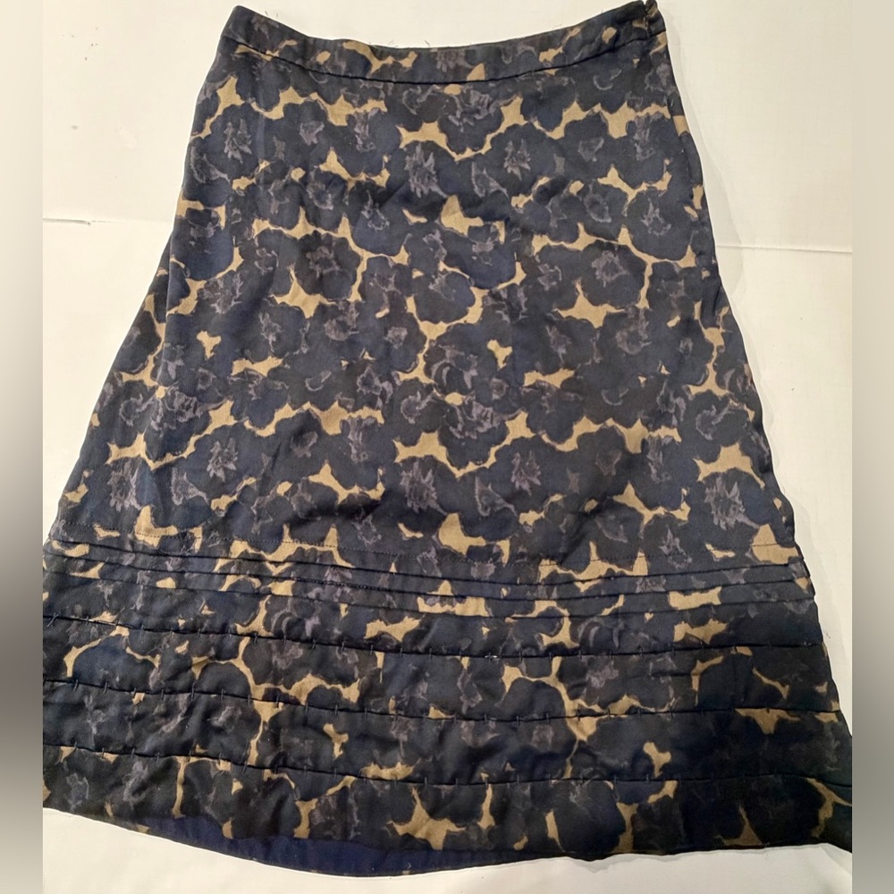 Banana Republic Black and Tan Floral A-Line Skirt. Much loved. Fair condition.